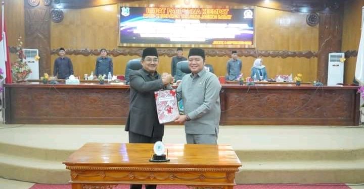 Bupati UAS Hadiri Paripurna Keempat DPRD Pengambilan Keputusan Ranperda Perubahan APBD 2023