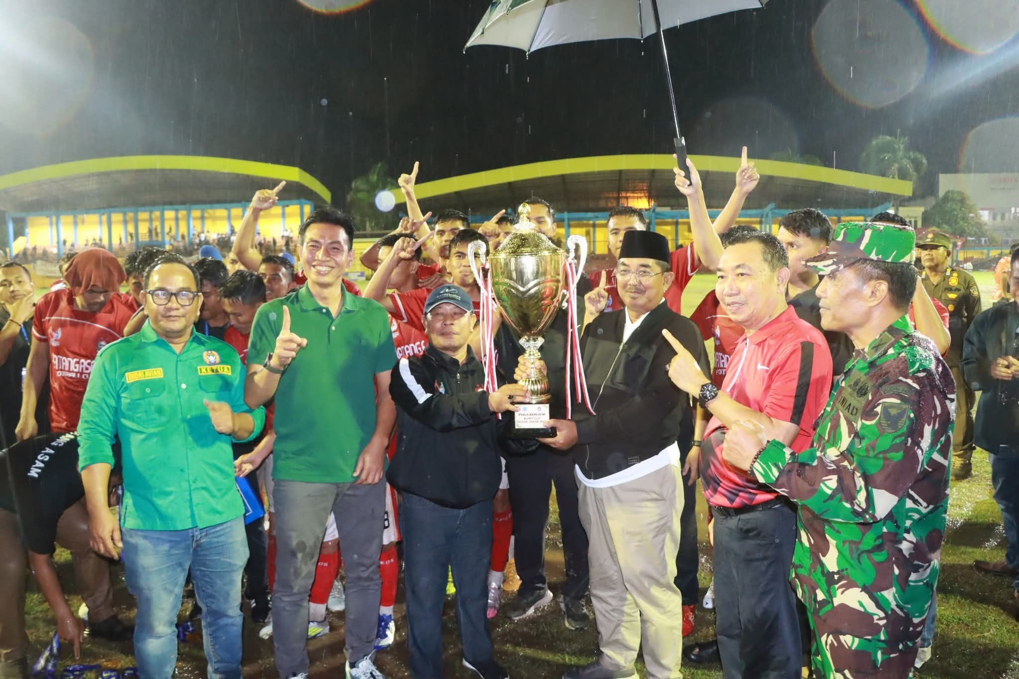 Batang Asam Juara Bupati Cup 2025, Bupati Resmi Tutup Turnamen